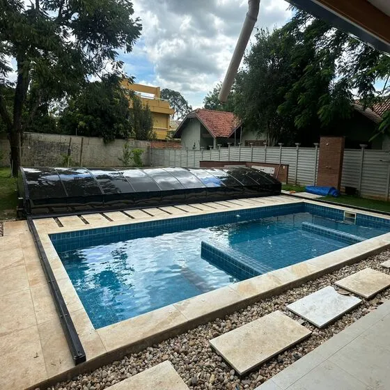 Cobertura Retrátil para Piscina em Salto SP Cobertura Retrátil para Piscina em Salto SP — Instalação em garagem residencial