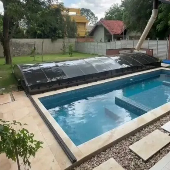 Cobertura Retrátil para Piscina em Salto SP Cobertura Retrátil para Piscina em Salto SP — Instalação em área gourmet com churrasqueira
