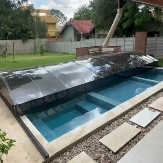 Cobertura Retrátil para Piscina em Salto SP Cobertura Retrátil para Piscina em Salto SP — Cobertura em quintal residencial coberto