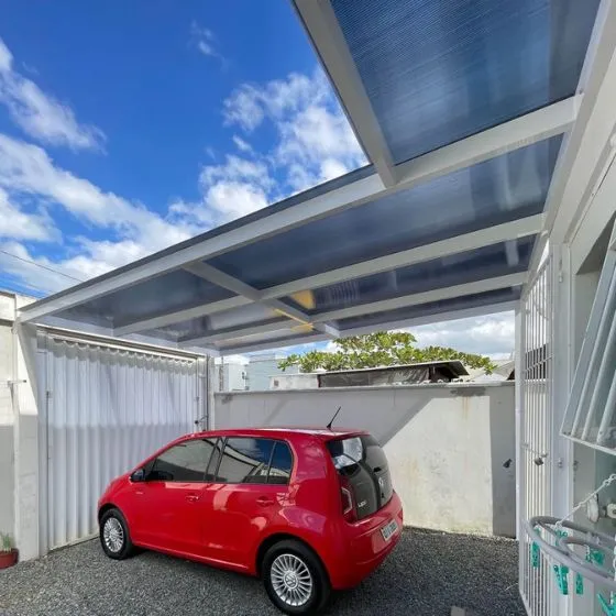 Pergolado de Alumínio com Policarbonato em Salto SP — Instalação em garagem residencial