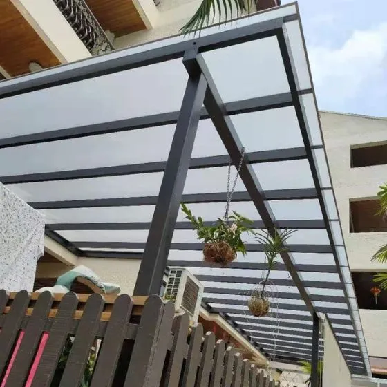 Pergolado Fixo de Ferro em Salto SP — Instalação em garagem residencial