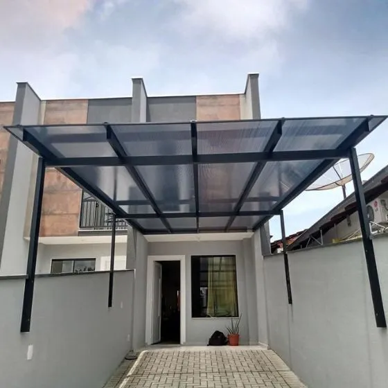 Pergolado Fixo de Ferro em Salto SP — Instalação em fachada comercial