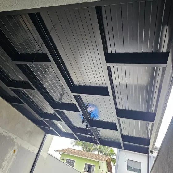 Pergotelha em Salto SP — Cobertura em quintal residencial coberto