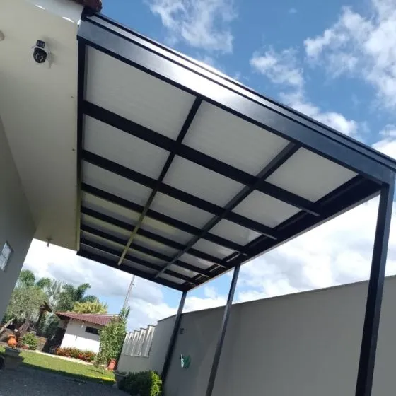 Pergotelha em Salto SP — Cobertura com calha lateral para escoamento