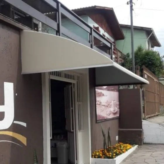 Reforma de Toldos e Coberturas em Salto SP Reforma de Toldos e Coberturas em Salto SP — Instalação em garagem residencial