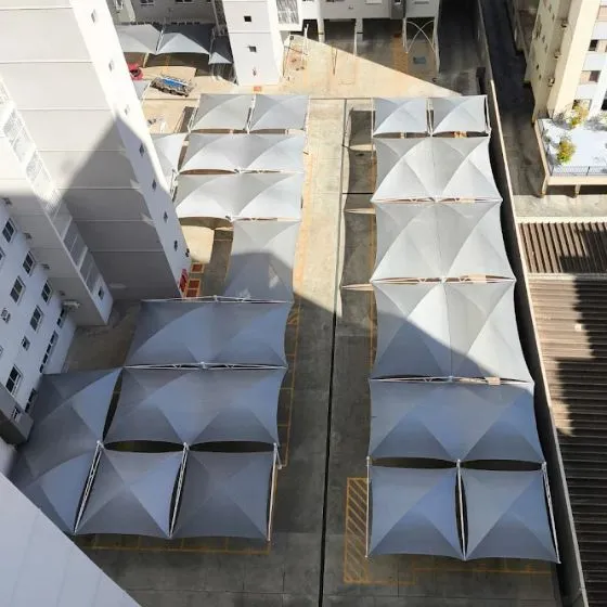 Sombreadores para Veículos em Salto SP Sombreadores para Veículos em Salto SP — Cobertura em pátio de comércio com mesas externas