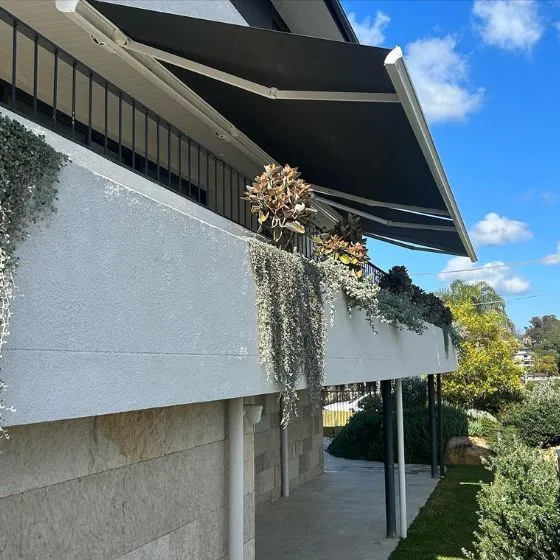Toldo Articulado em Salto SP — Cobertura em passagem coberta entre ambientes