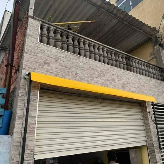 Toldo Cortina com Braços Laterais em Salto SP — Cobertura em área de piscina