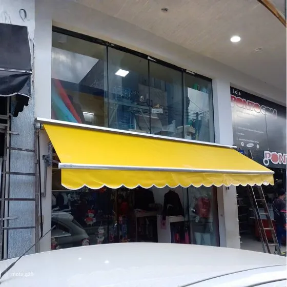 Toldo Cortina com Braços Laterais em Salto SP — Cobertura em quintal residencial coberto
