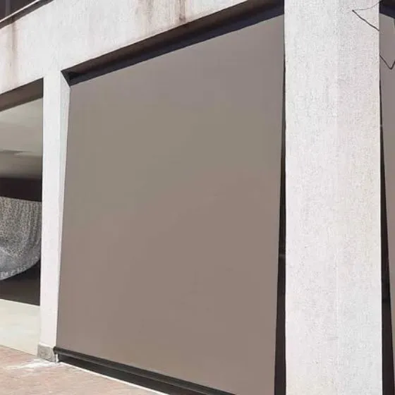 Toldo Cortina de Tela Screen em Salto SP Toldo Cortina de Tela Screen em Salto SP — Cobertura com estrutura metálica reforçada