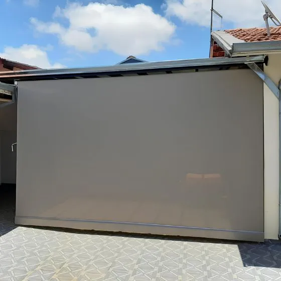 Toldo Cortina de Tela Screen em Salto SP Toldo Cortina de Tela Screen em Salto SP — Cobertura com calha lateral para escoamento