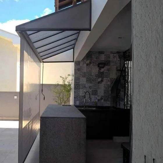 Toldo Cortina Fechamento Vertical em Salto SP Toldo Cortina Fechamento Vertical em Salto SP — Instalação em garagem residencial