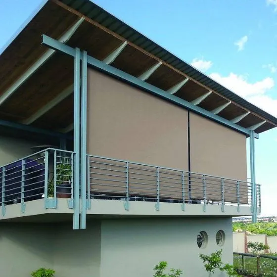 Toldo Cortina Fechamento Vertical em Salto SP Toldo Cortina Fechamento Vertical em Salto SP — Cobertura com calha lateral para escoamento