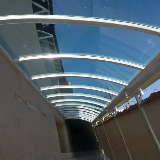 Toldo Fixo Policarbonato Compacto em Salto SP — Instalação em estacionamento