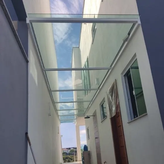 Toldo Fixo Policarbonato Compacto em Salto SP — Instalação em fachada comercial