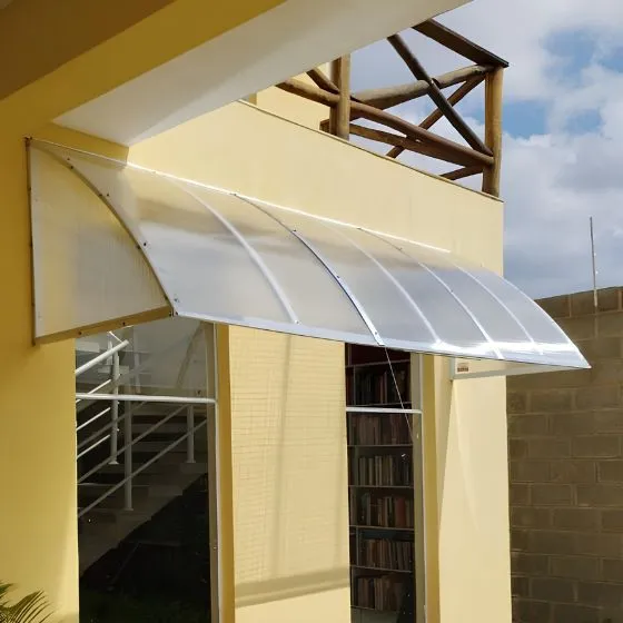 Toldo Policarbonato Alveolar em Salto SP Toldo Policarbonato Alveolar em Salto SP — Instalação em garagem residencial