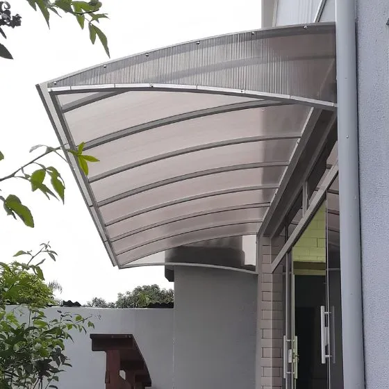Toldo Policarbonato Alveolar em Salto SP Toldo Policarbonato Alveolar em Salto SP — Instalação em área gourmet com churrasqueira