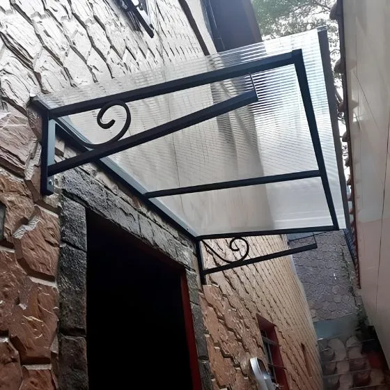 Toldo Policarbonato Alveolar em Salto SP Toldo Policarbonato Alveolar em Salto SP — Cobertura em passagem coberta entre ambientes